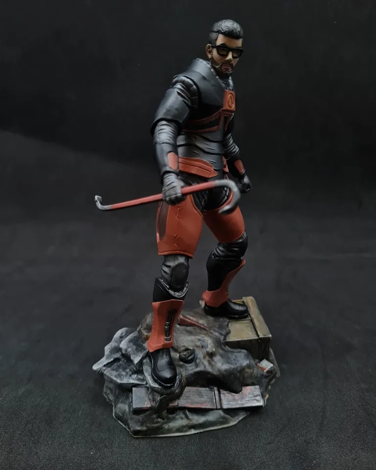 Close-up of Gordon Freeman's iconic suit and helmet