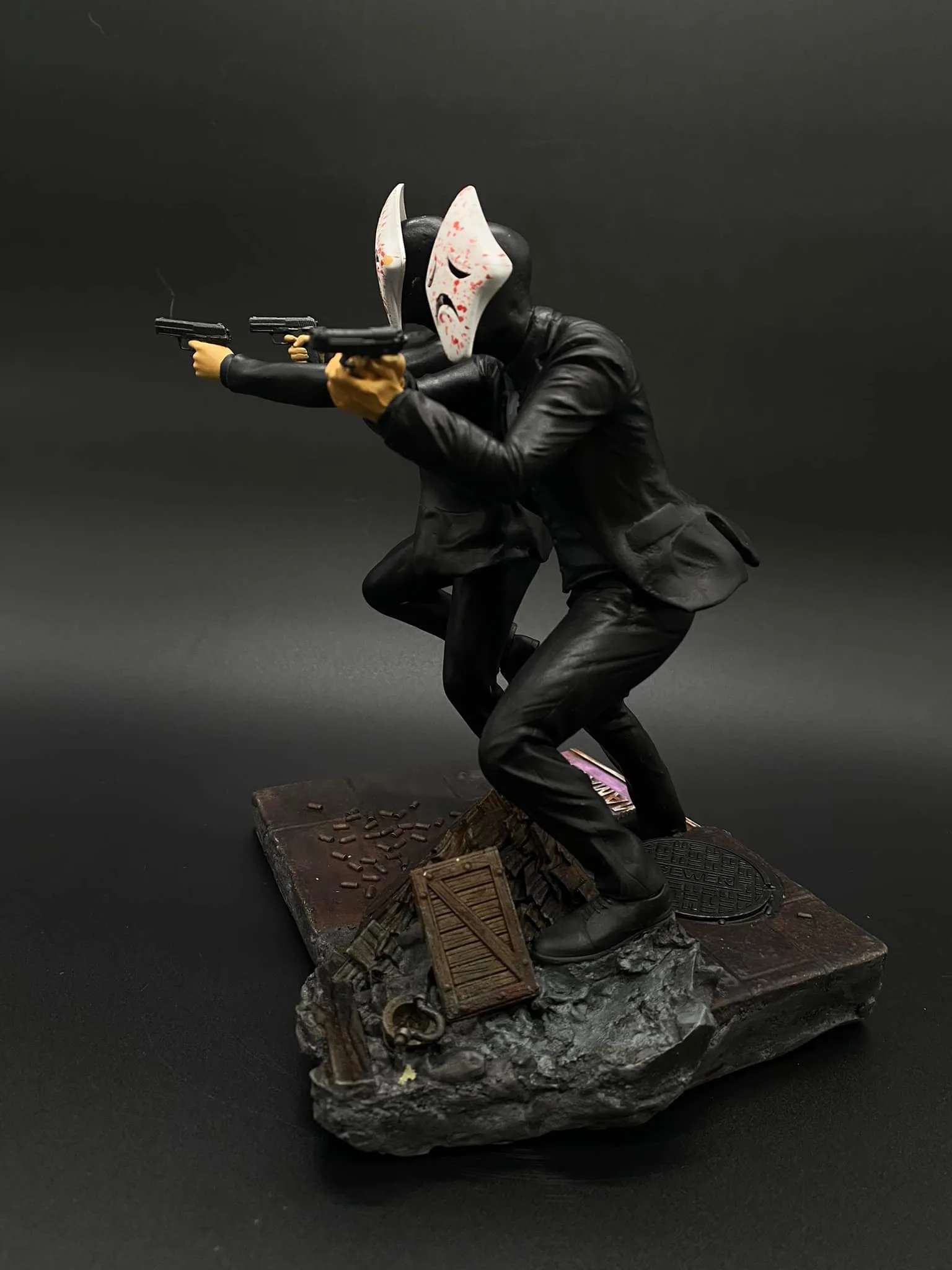 Side angle of the Crispin and Basilio v2 Trese Kambal sculpture
